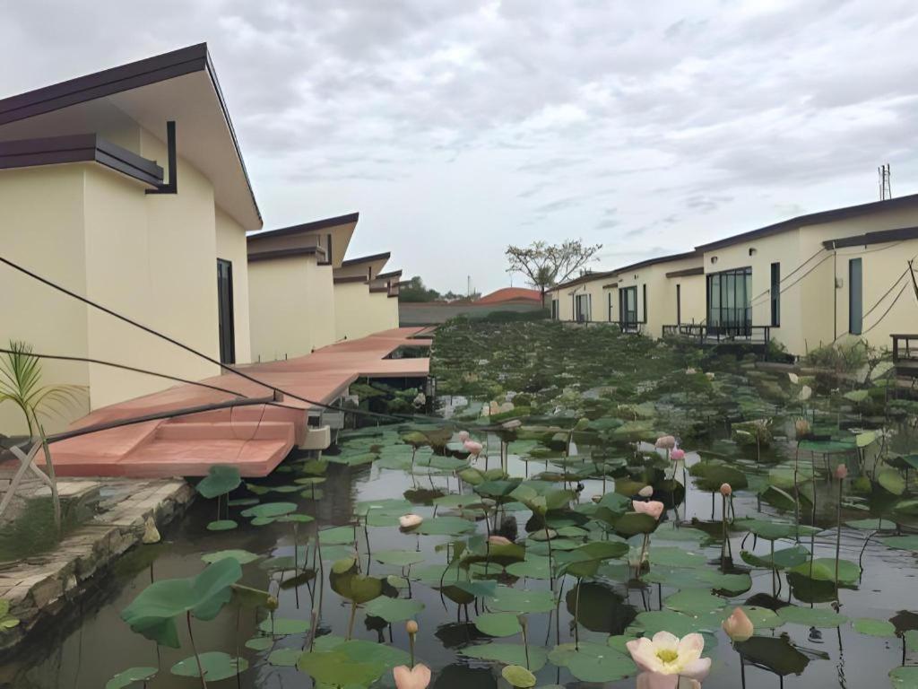 Bua Tara Resort Nong Prue Exterior foto